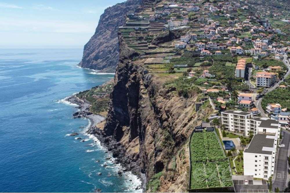 Apartamento T1 com Piscina e Jardim em Câmara de Lobos