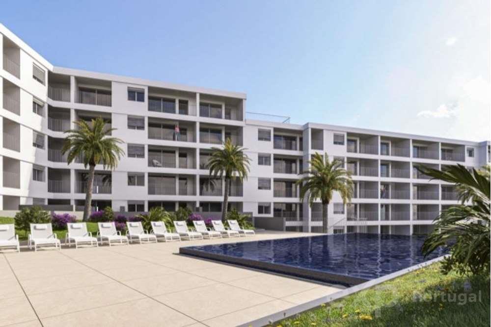 Apartamento T1 com Piscina e Jardim em Câmara de Lobos