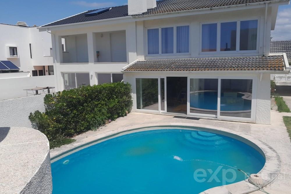 MORADIA DE LUXO 4 FRENTES COM PISCINA MIRAMAR