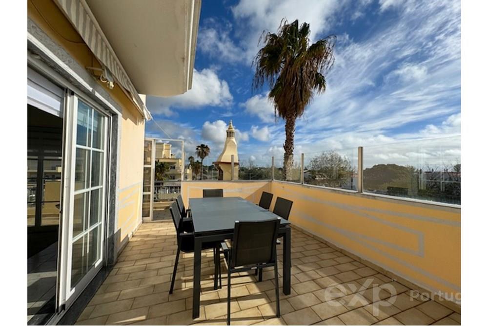 Welcome to this Superb 3-Bedroom Apartment with Exceptional Terrace and Views of Ria Formosa