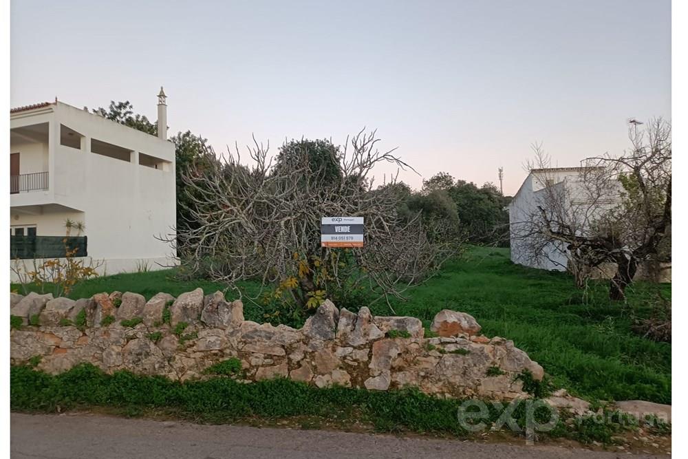 Opportunity for a plot to build your own house, 20 minutes from Faro, Algarve, Portugal.