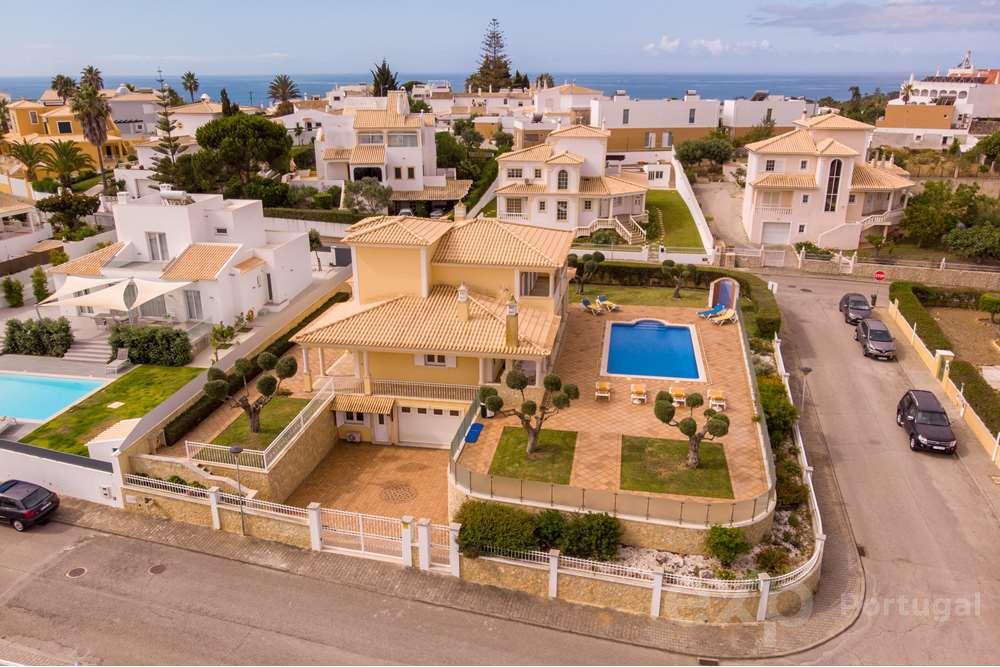 Fantástica moradia V3+1 com Piscina Aquecida – Sesmarias/Albufeira