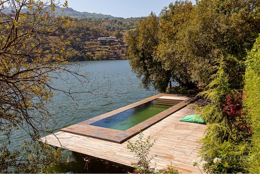 Moradia com três Suites &#124; Irreverente na sua união com o Douro!