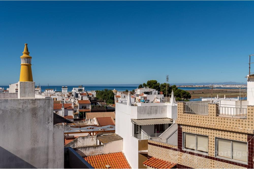 Moradia no Centro de Alvor com vistas Mar e Rio