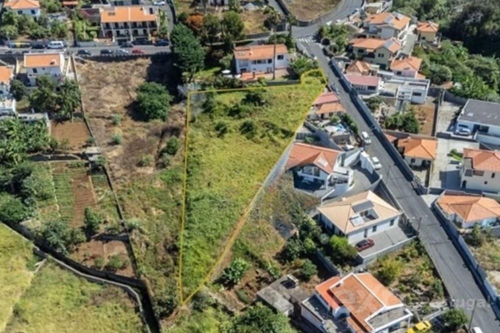 Terreno com projeto de 2 moradias térreas