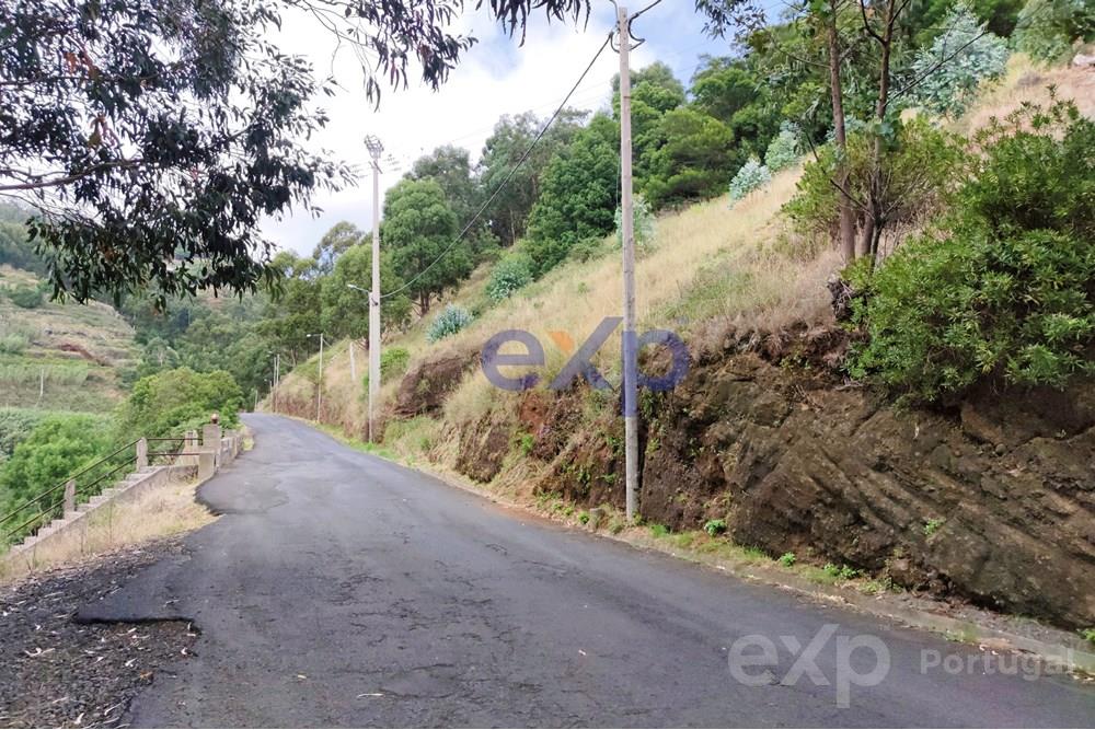 Terreno urbano amplo com vista mar no Caniço