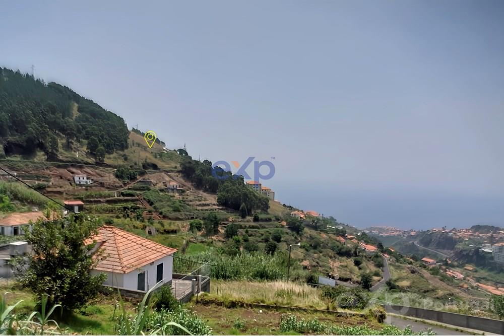 Terreno urbano amplo com vista mar no Caniço