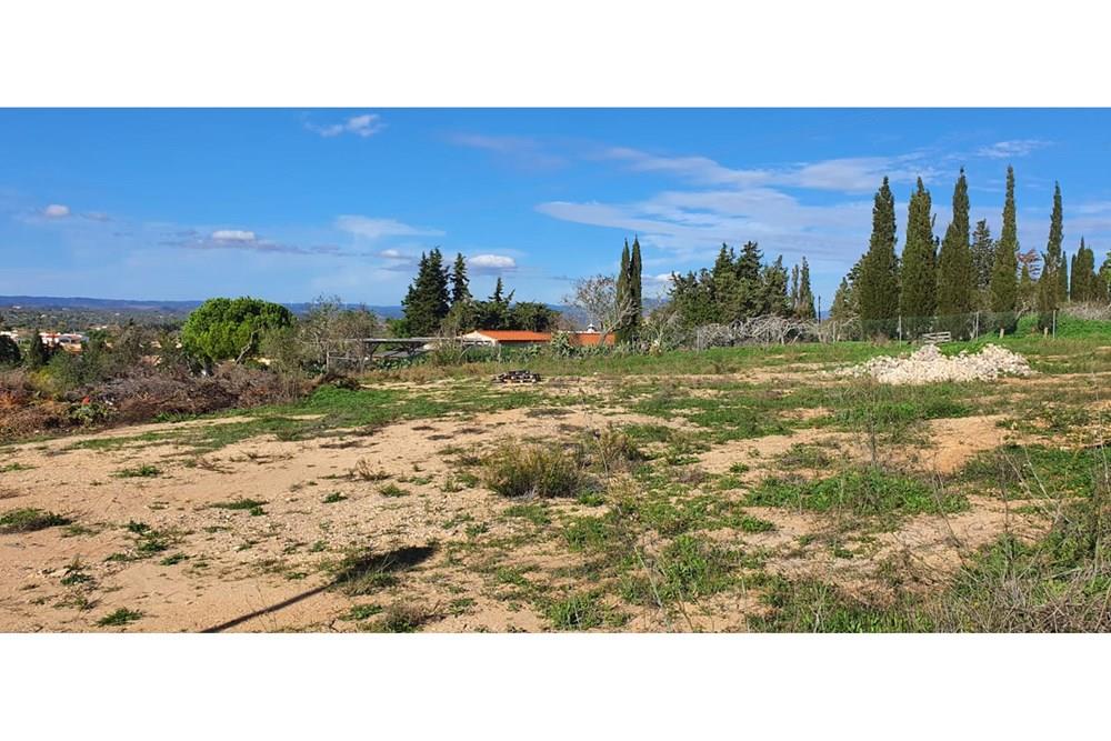 Lote de Terreno com viabilidade de construção em Ferrel, Luz, Lagos