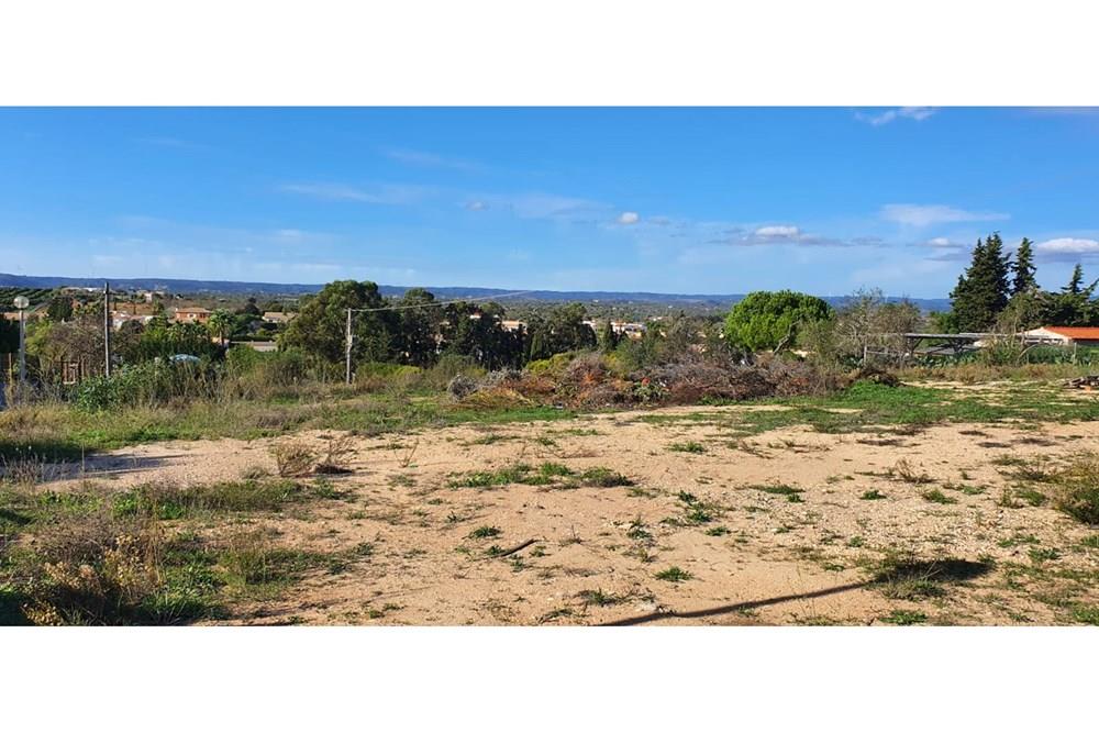 Lote de Terreno com viabilidade de construção em Ferrel, Luz, Lagos