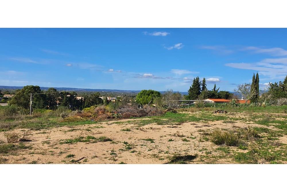 Lote de Terreno com viabilidade de construção em Ferrel, Luz, Lagos