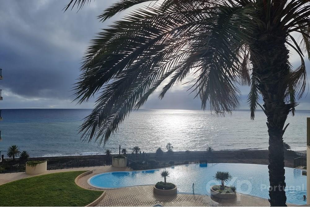 Apartamento T4 com Piscina e Esplendorosa Vista Mar e Cabo Girão