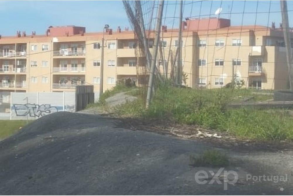 TERRENO EM VALADARES V.N.G. PARA CONSTRUÇÃO DE 7 EDIFÍCIOS DE APARTAMENTOS