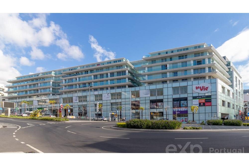 Apartamento T4 no Centro Comercial La Vie Pronto a Habitar