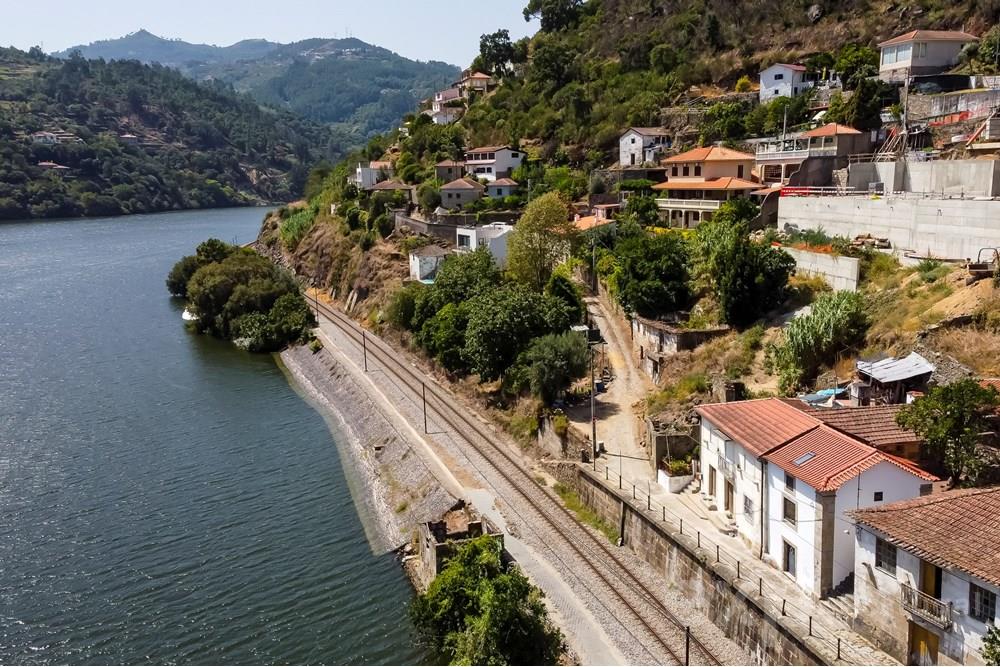 MORADIA T3+1 - RECONSTRUÇÃO TOTAL | MARAVILHOSAS VISTAS SOBRE O RIO DOURO