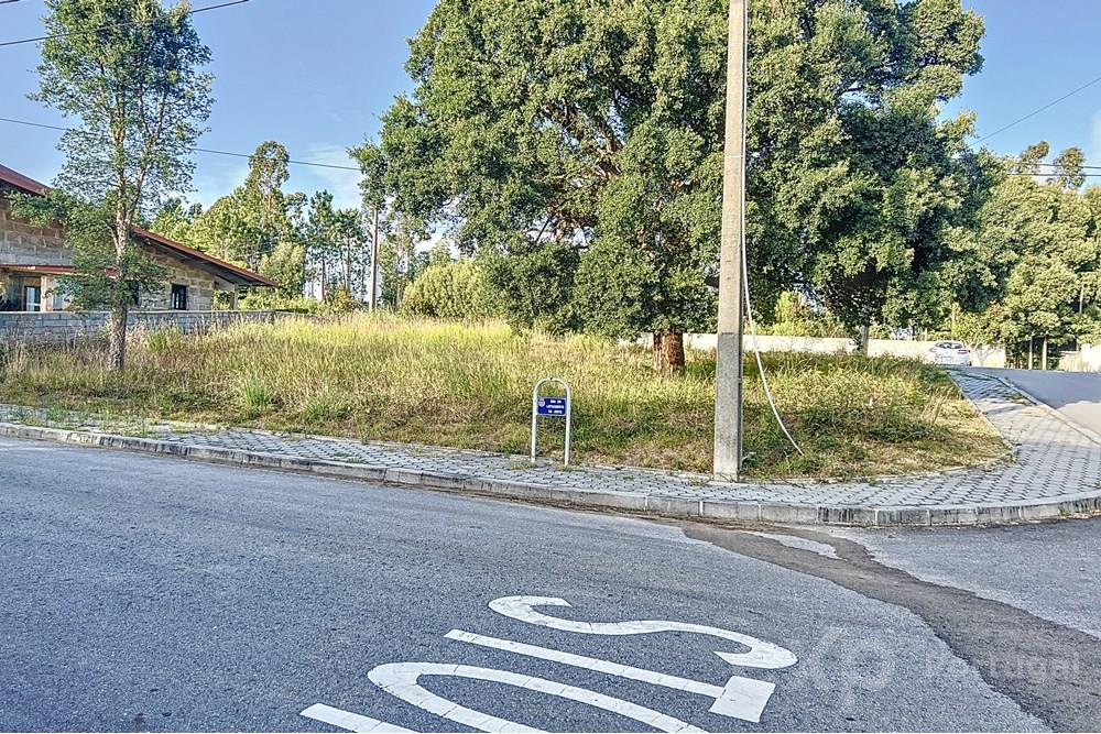 Lote de Terreno com projeto aprovado de moradia T3 térrea