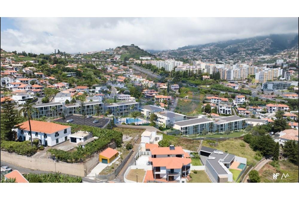 Apartamento T1 com Piscina e Vista Baia Funchal