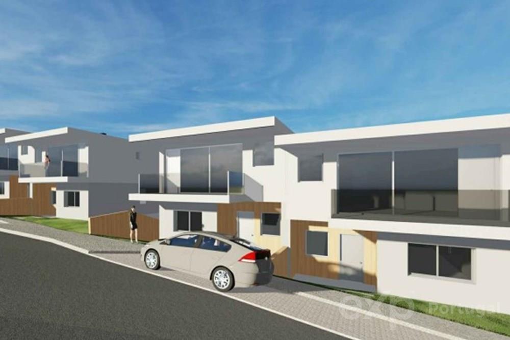 Lote de terreno com 200 m² para construção de moradia Geminada. Perto do Centro da Ericeira.