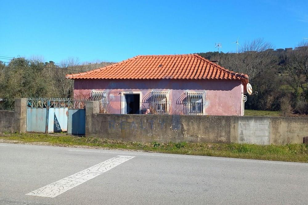 3 Bedroom House Near Maçãs de Dona Maria with great access