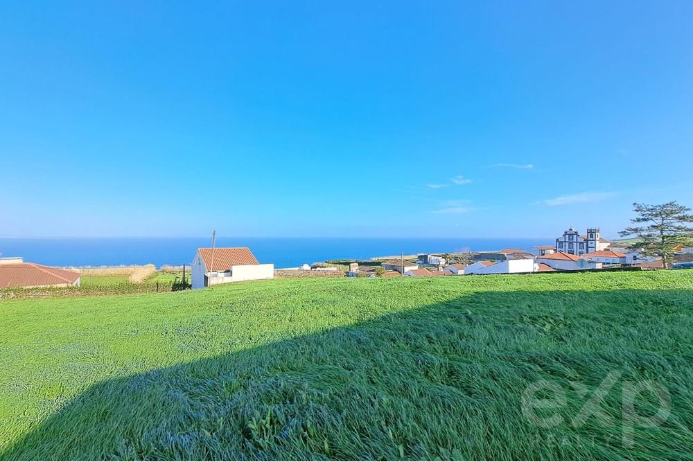 Terreno para construção com vista mar