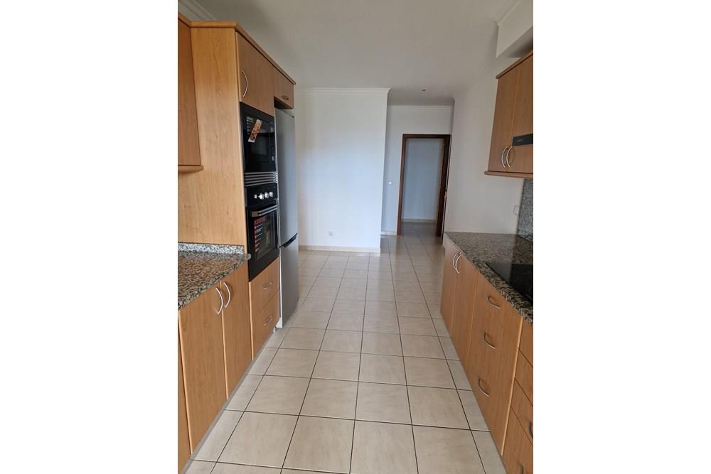 Apartamento T3 Duolex no Edificio Panorama renovado e com excelentes +areas boas áreas.