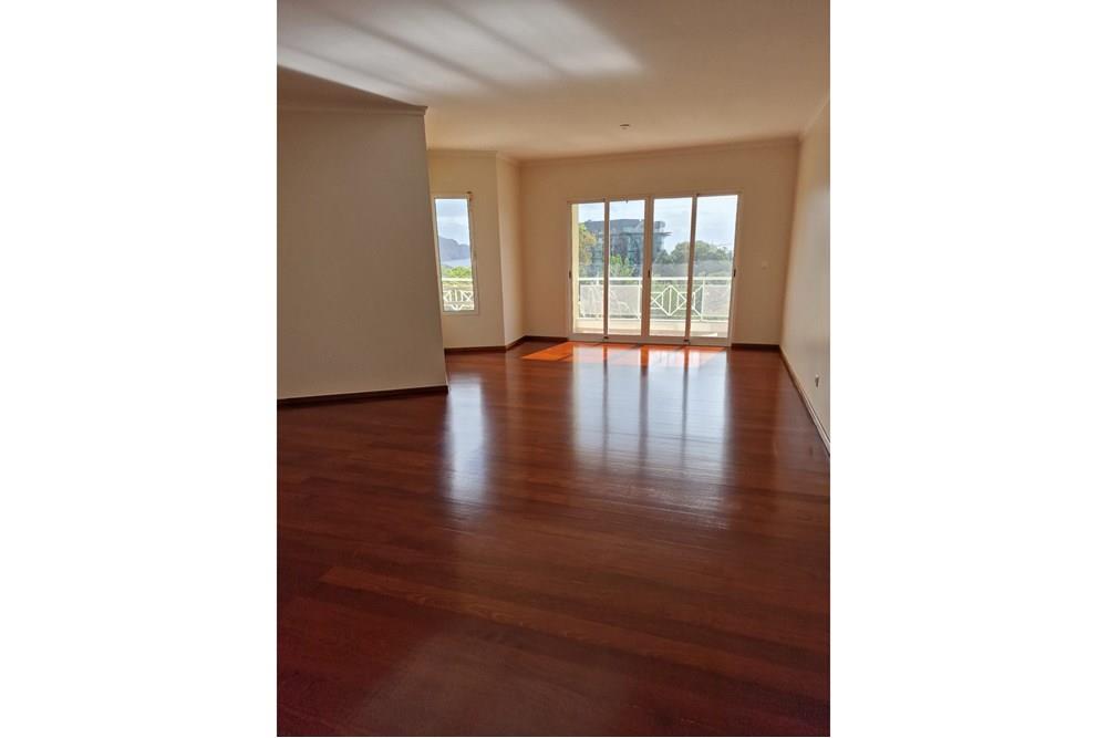 Apartamento T3 Duolex no Edificio Panorama renovado e com excelentes +areas boas áreas.