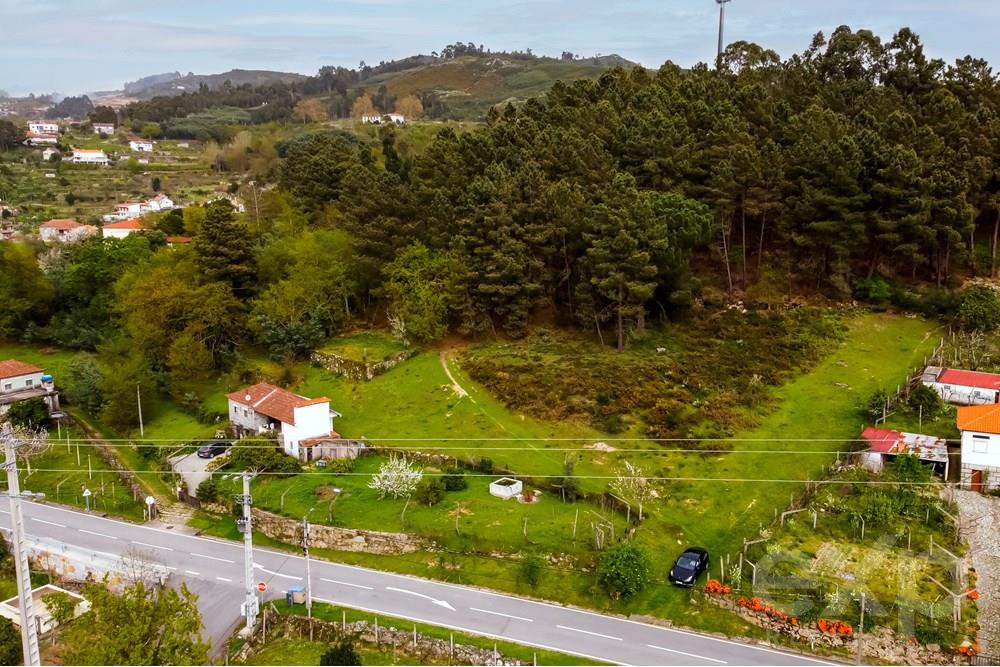 MORADIA T 3 / TERRENO | VISTAS SOBRE O VALE DO DOURO!