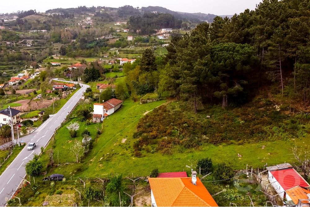 MORADIA T 3 / TERRENO | VISTAS SOBRE O VALE DO DOURO!