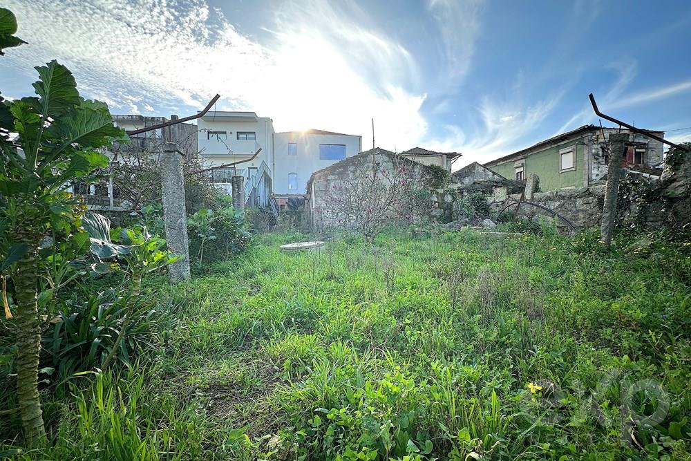 Charmosa casa de pedra renovada com várias unidades para venda em Ramalde