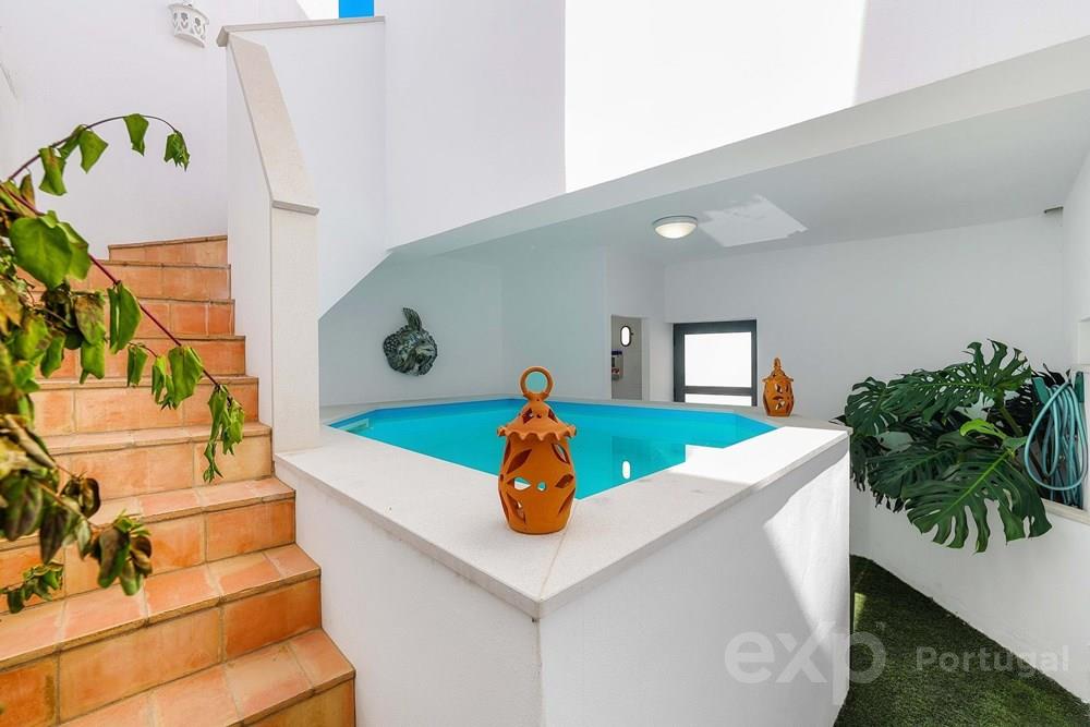 Typical 3-bedroom Portuguese house of 130m2 completely renovated located in the historic centre of Olhão with swimming pool