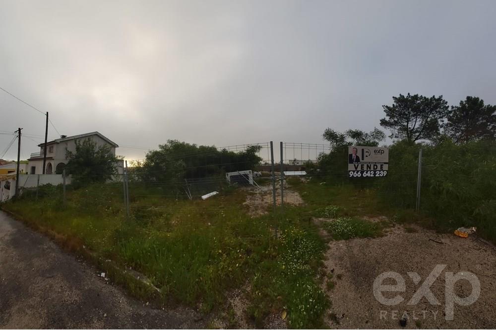 Rustic land in Avos in Charneca da Caparica