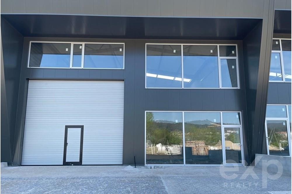 Vende-se Armazém Industrial Excelente em Lousada