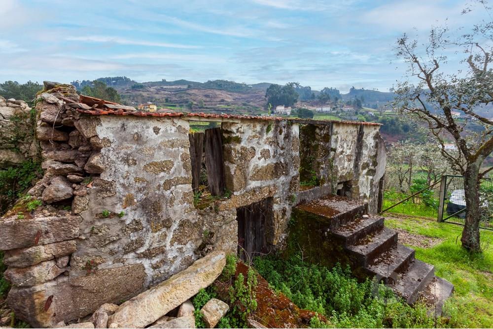 MORADIA T2 / TERRENO | VISTAS SOBRE SOBRE O VALE DO DOURO