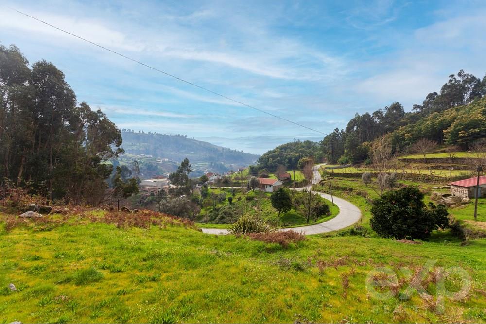 TERRENO - MORADIA | VISTAS SOBRE SOBRE O VALE DO DOURO