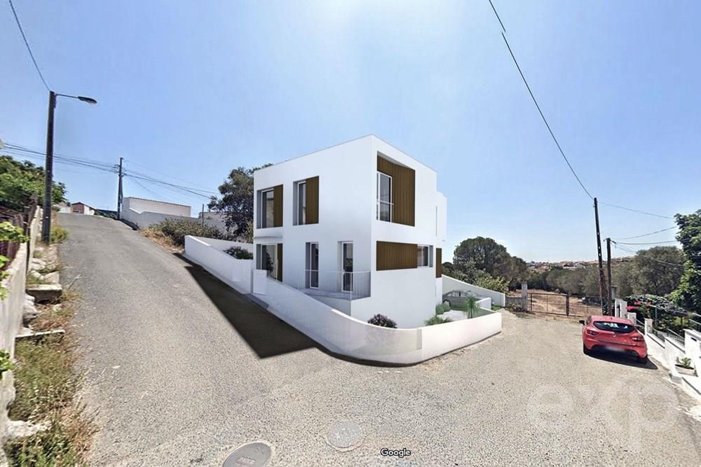 VENDE-SE TERRENO / LOTE PARA CONSTRUÇÃO DE MORADIA. PROJECTO APROVADO