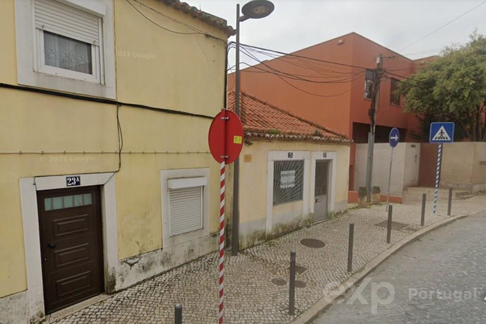 Prédios no centro histórico de Carnaxide - Investimento - Novo preço!