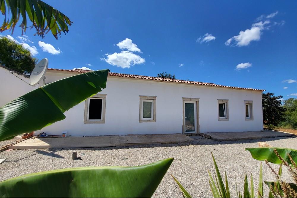 Farm typical Algarve with pool and anexes for tourism.