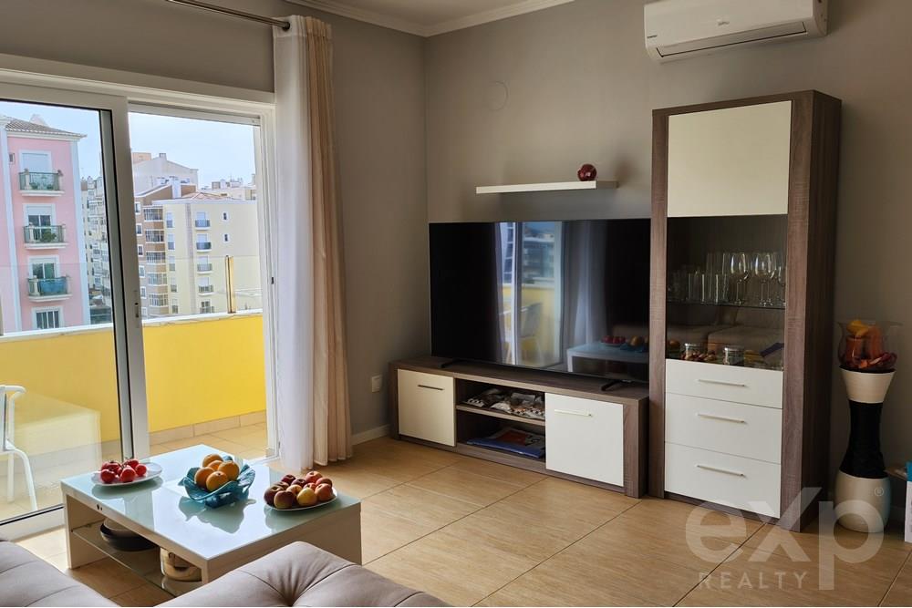 2 bedroom apartment with parking in Portimão