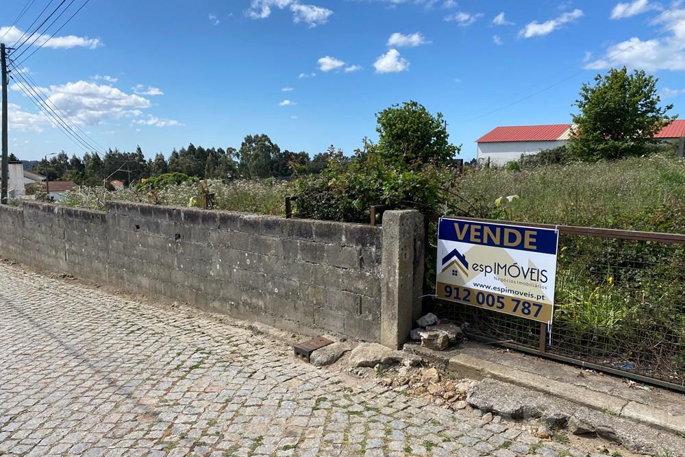 Terreno para construção em Grijó