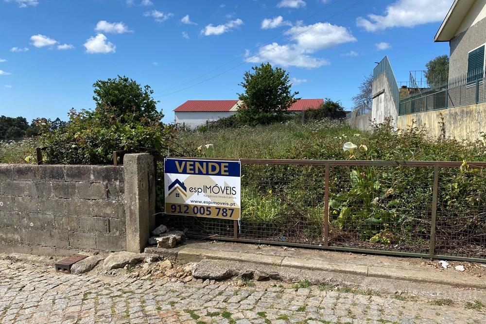 Terreno para construção em Grijó