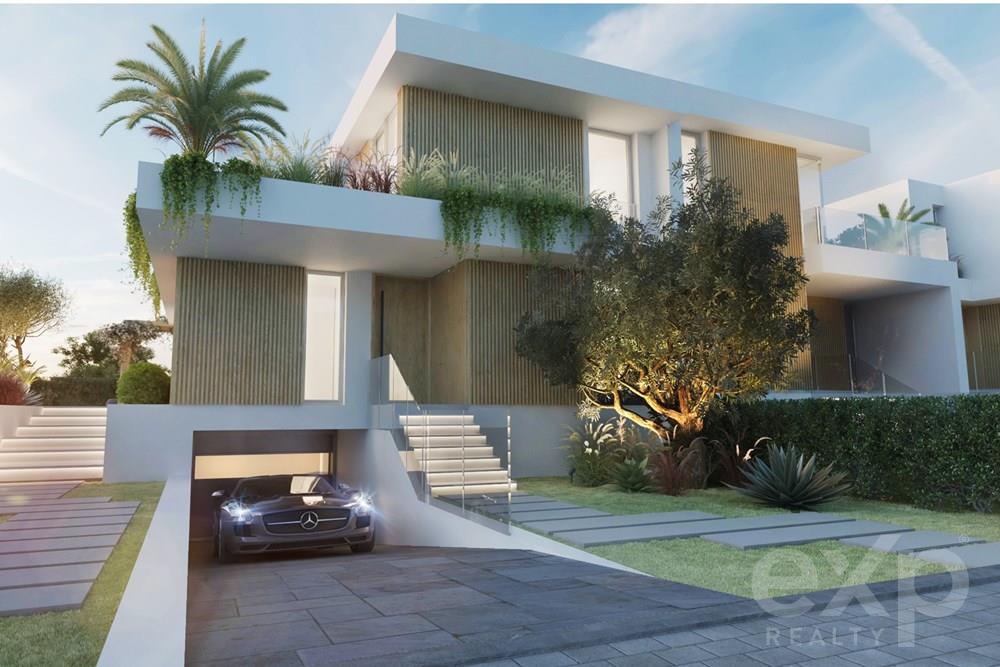 MORADIA T3 EM BANDA MODERNA E ARQUITETURA CONTEMPORANEA  EM  FARO