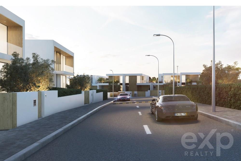 MORADIA T3 EM BANDA MODERNA E ARQUITETURA CONTEMPORANEA  EM  FARO
