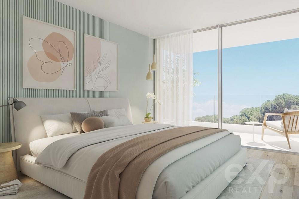 MORADIA T3 EM BANDA MODERNA E ARQUITETURA CONTEMPORANEA  E PISCINA EM FARO