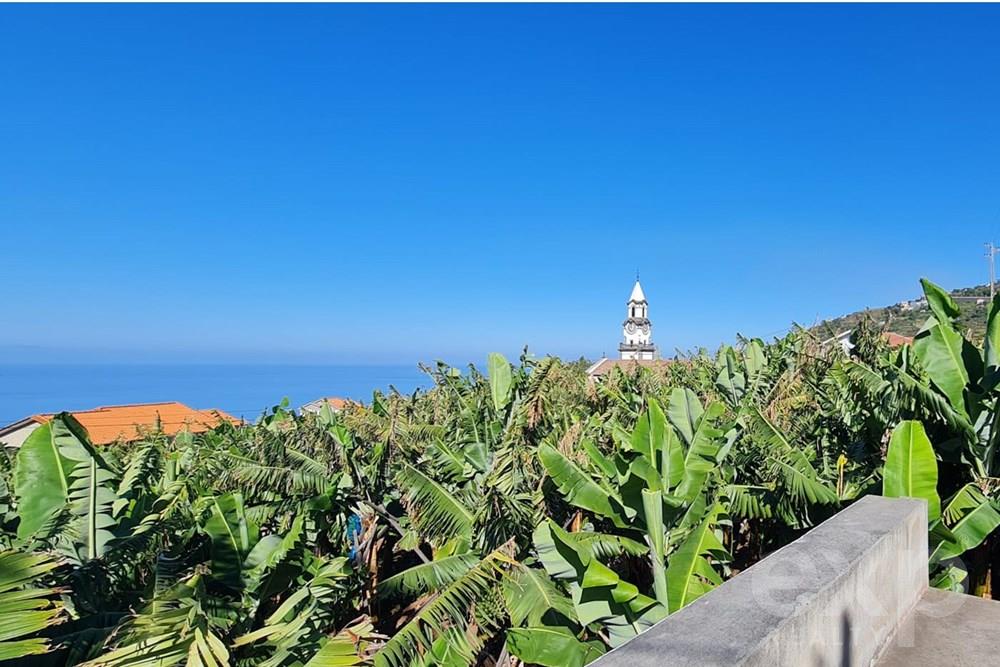 Flat land of 1800 mt2 for construction sea view Arco da Calheta