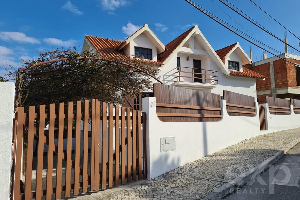 House T3 + 1 - Land 345m2 - 6 minutes from the beaches