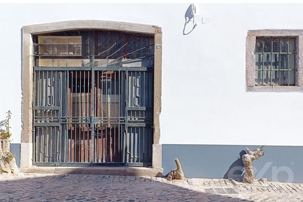 Shop for rent in the Historic Center of the Cathedral of Faro