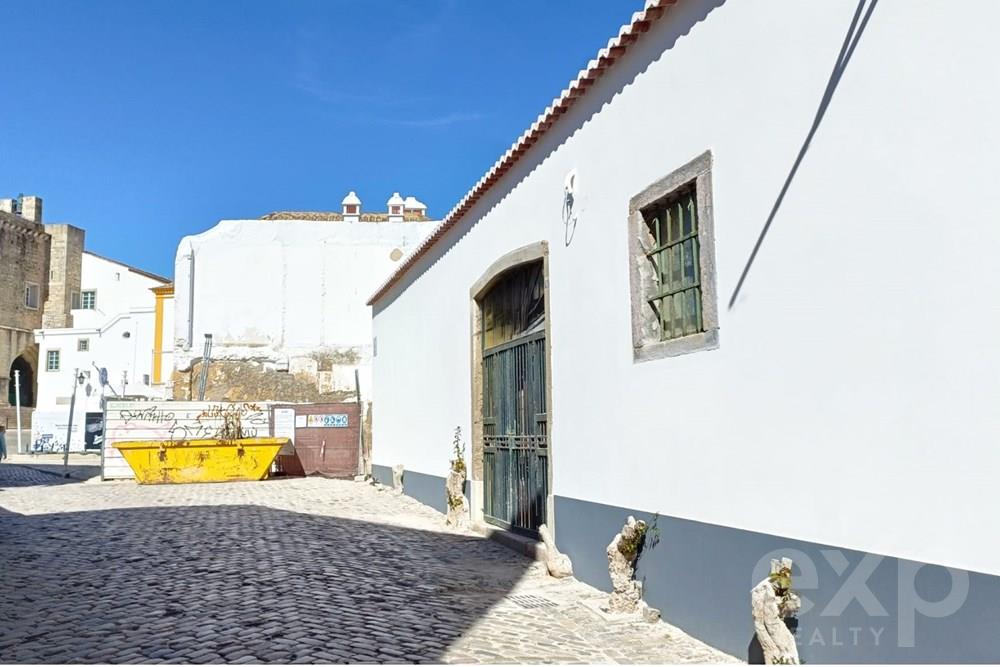 Shop for rent in the Historic Center of the Cathedral of Faro