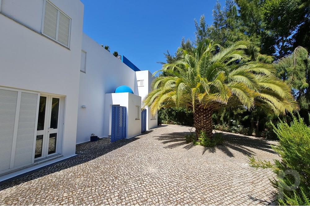 Exclusive dream farm, next to Praia da Fábrica with luxury house and sea view annex