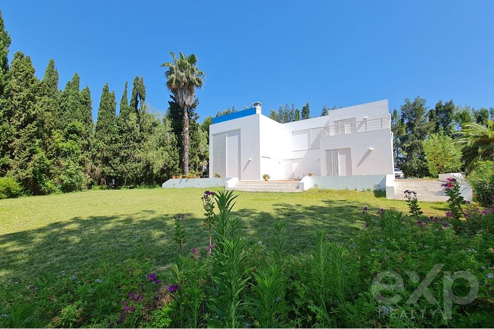 Exclusive dream farm, next to Praia da Fábrica with luxury house and sea view annex