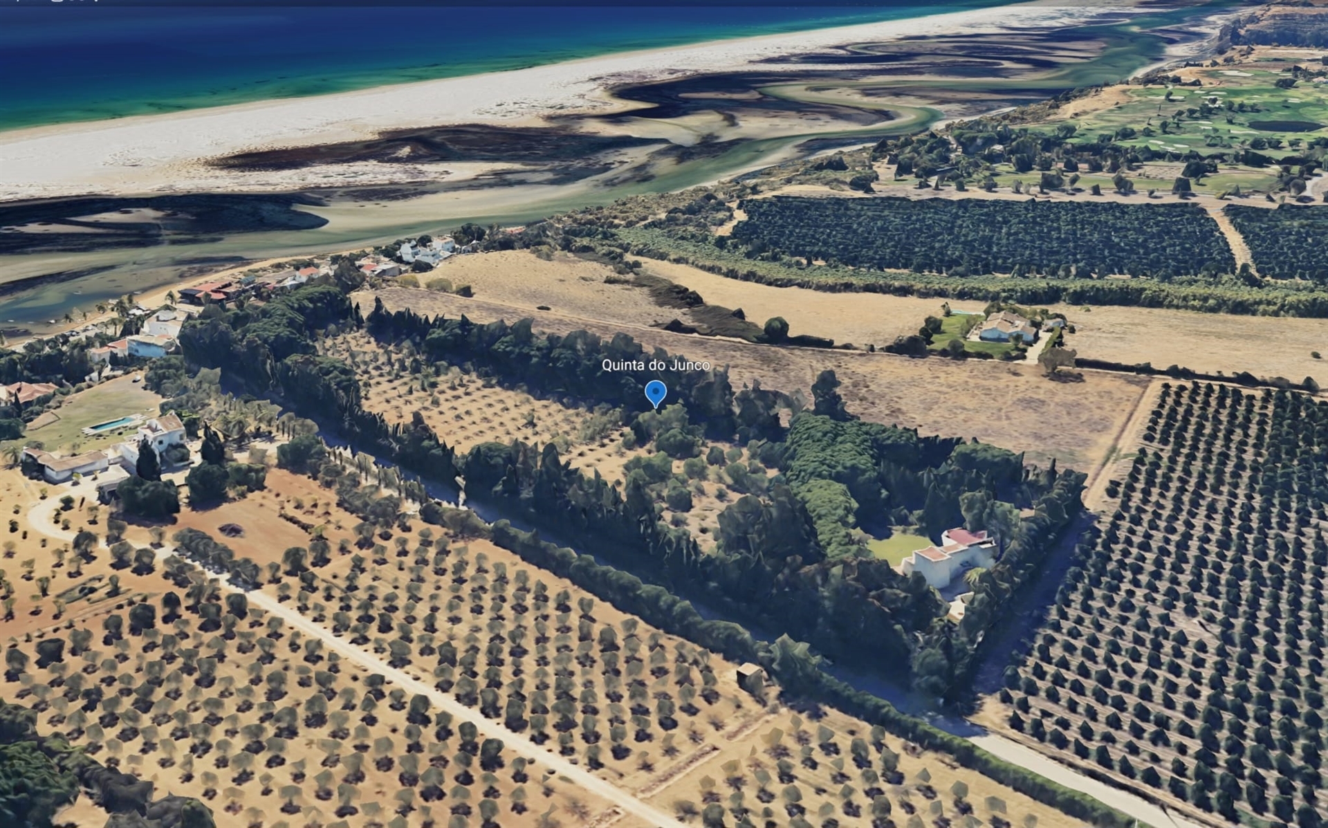 Grande quinta com vista mar e duas casas junto à Praia da Fábrica