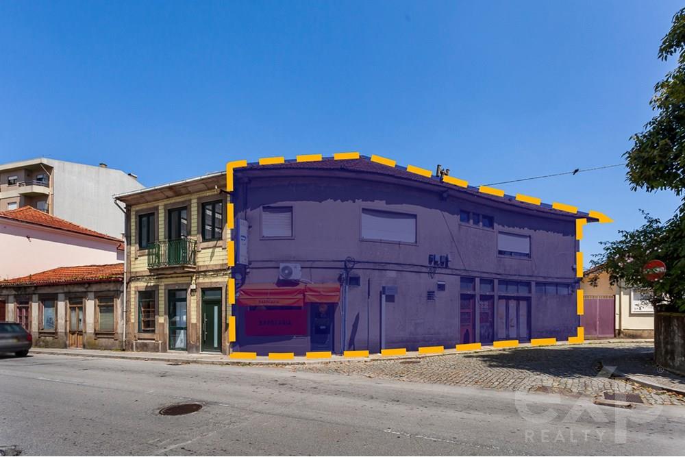 Unique Opportunity for Investors: Building with Great Potential in the City Center